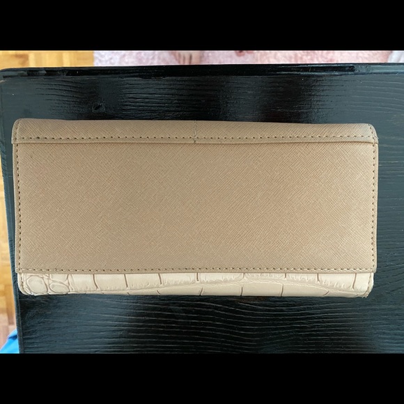 Guess wallet - Picture 2 of 4